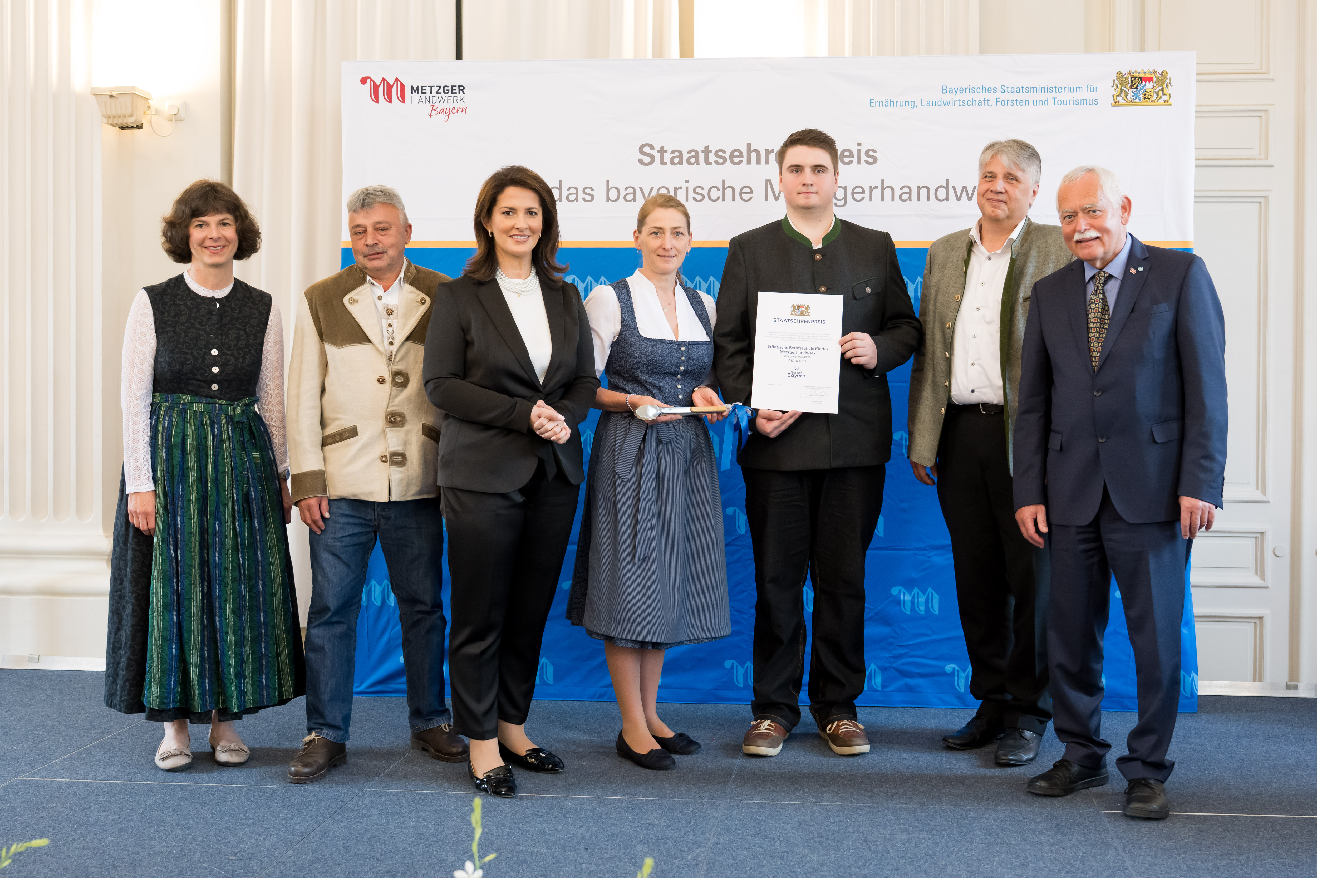 Staatsehrenpreis Ubergabe Urkunde